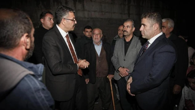 Vali Çelik, gece yarısı vatandaşların ayağına gitti