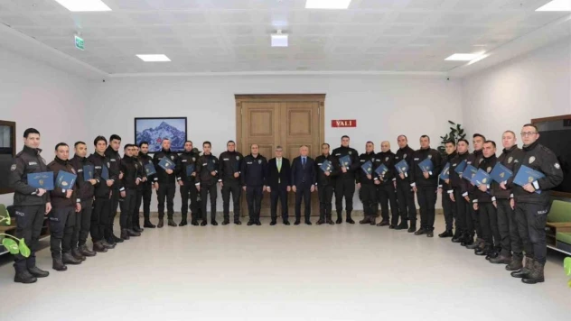 Vali Çelik'ten mahalle bekçilerine teşekkür belgesi