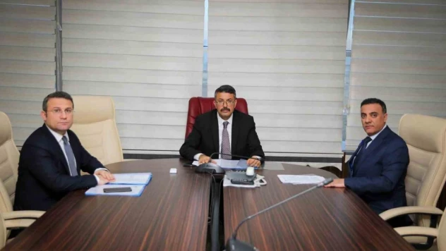 Vali Çelik, Yüksekova Selahaddin Eyyubi Havalimanında incelemelerde bulundu