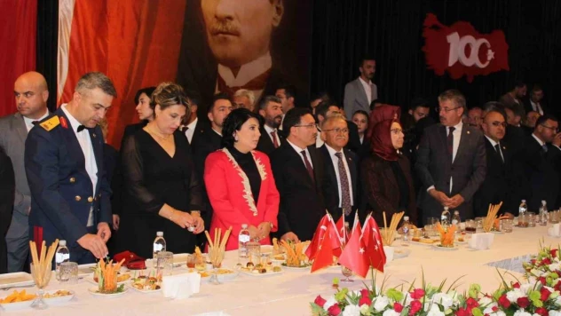 Vali Çiçek: 'Türkiye'nin yeni yüzyılına adım attığımız bugün her zamankinden daha çok çalışmalıyız'