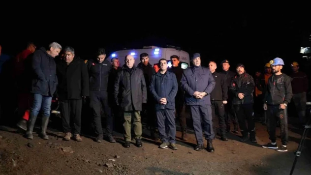 Vali Coşkun'dan umutlandıran açıklama: 'Göçük altındaki işçimizle ses irtibatımız var'