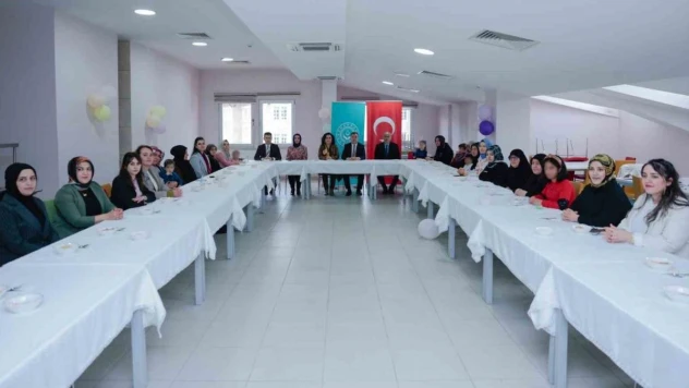 Vali Eldivan eşiyle birlikte Koruyucu Aileler ile bir araya geldi