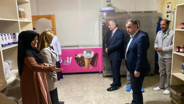 Vali Eldivan kız Kur'an kursu öğrencileriyle bir araya geldi