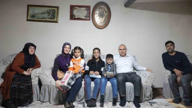 Vali Koç ve eşi, Polat ailesinin iftar sofrasına konuk oldular