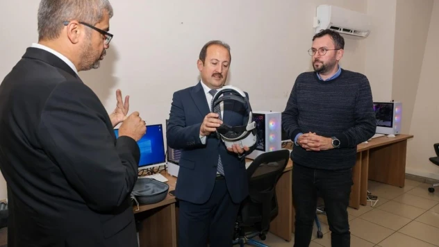 Vali Pehlivan, MTOSB Teknik Bilimler Meslek Yüksekokulu'nda incelemelerde bulundu