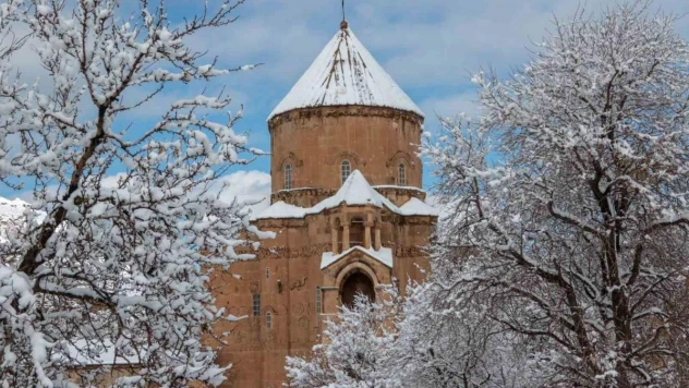 Van Büyükşehir Belediyesi kursiyerler Akdamar Adası'nı fotoğrafladı
