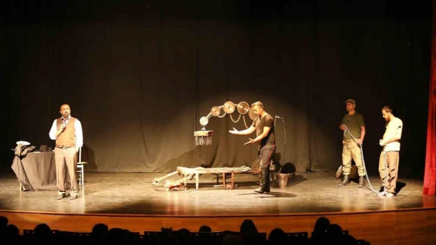 Van'da 'Ceza Sömürgesi' oyunu sahnelendi