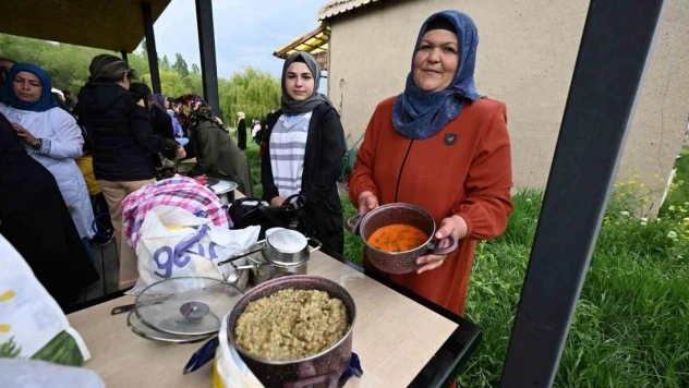 Van'da 'Keledoş'u damak çatlattı... En güzel keledoş yarıştı...