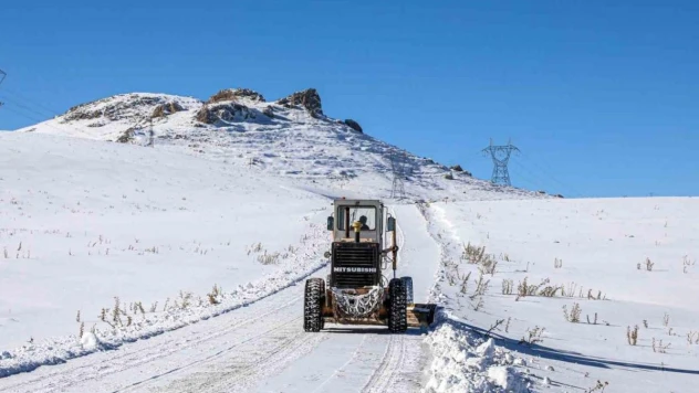 Van'da 152 yerleşim yerinin yolu ulaşıma kapandı