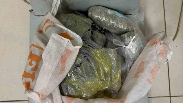 Van'da 2 kilo 701 gram esrar ele geçirildi