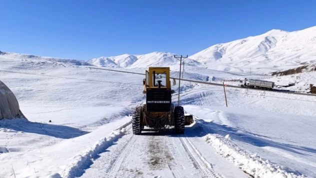 Van'da 35 ulaşım yolu kapalı