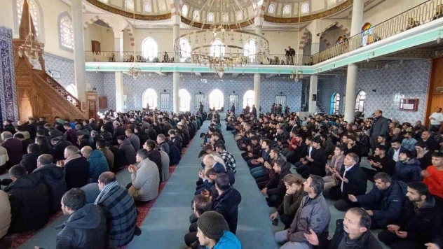 Van'daki camilerde Filistin için dua edildi