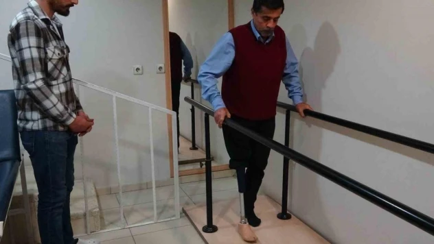 Vanlı Amcan'dan bacağı kesilen vatandaşa protez bacak