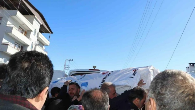Vanlı kardeşler nişan için gittikleri İzmir'de trafik kazasında hayatını kaybetti