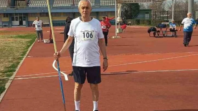 Veteran sporcu iki madalya kazandı
