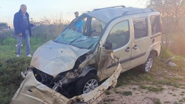 Virajı alamayan otomobil takla atarak boş araziye uçtu: 1 yaralı