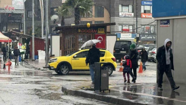 Yağışlı havaya hazırlıksız yakalandılar