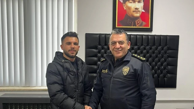 Yalova Altınova'da yolda bulunan 20 bin lira sahibine teslim edildi