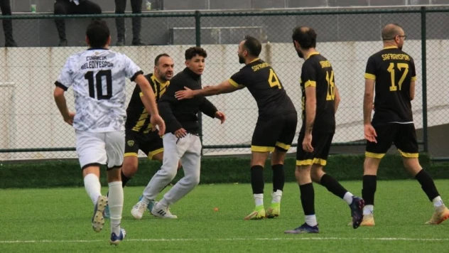 Yalova'da amatör maçlarda saha ve tribünlerde arbede