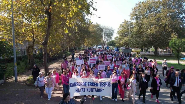 Yalova'da Meme Kanseri Farkındalık Yürüyüşü etkinliği