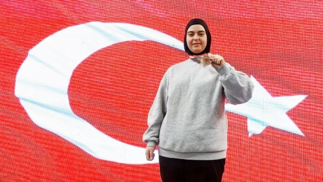 Yalovalı Aleyna boksta Türkiye üçüncüsü oldu