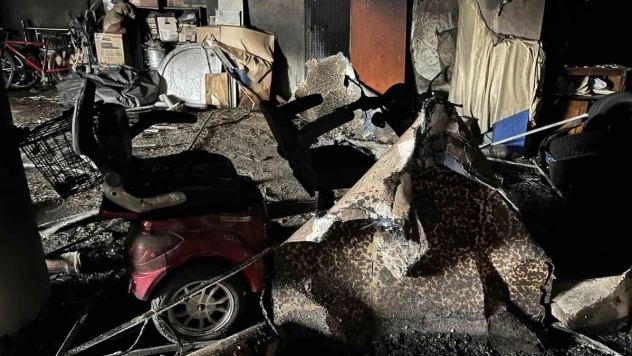 Yangında kullanılamaz hale gelen 3 bloklu apartman tahliye ediliyor