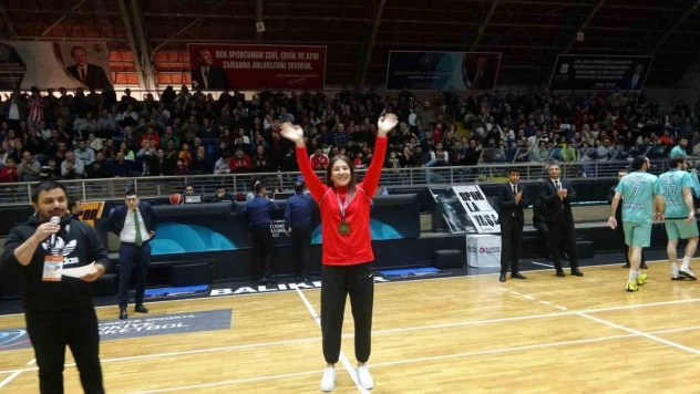 Yasemin Adar'a coşkulu tören