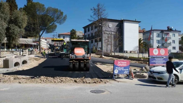 Yatağan Atatürk Caddesi'nde sıcak asfalt çalışmasının birinci katı tamamlandı