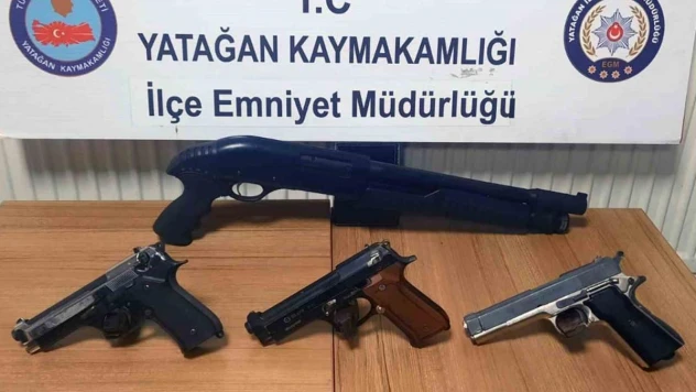 Yatağan'da kurusıkı tabanca ve kısa namlulu pompalı tüfek ele geçirildi