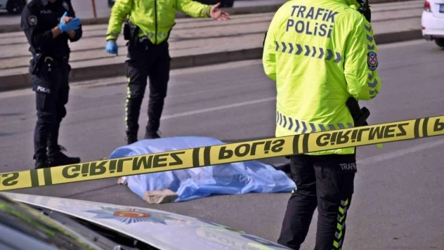 Yaya geçidi eceli oldu, kamyonetin yol verdiği yayalara otomobil çarptı: 1 ölü, 1 yaralı