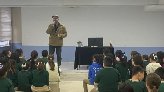 Yazar Anıl Basılı, Kastamonu'da öğrencilerle buluştu