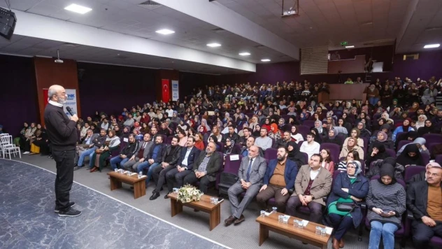 Yazar Savaş Barkçin Caniklilerle buluştu