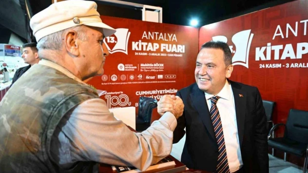 Yazarlar, 13. Antalya Kitap Fuarı'nda okurlarıyla buluşuyor