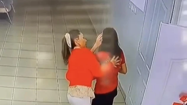 Yemek yerken nefes borusu tıkandı, öğretmeni Heimlich manevrasıyla kurtardı