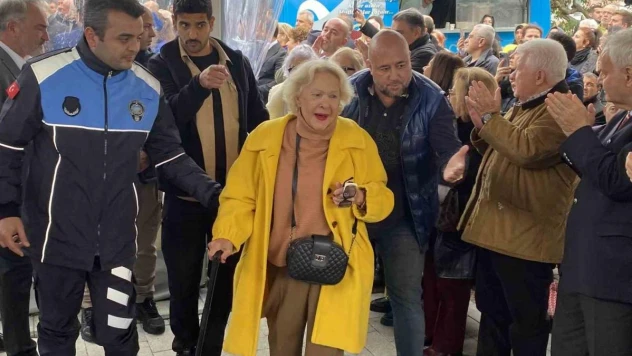 Yeşilçam'ın efsane isimlerini bir araya getiren Yeşilçam Sergi Evi, Silivri'de açıldı