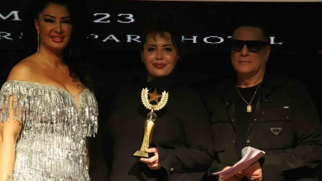 Yılın en dikkat çeken cilt uzmanı ödülü Filiz Coşkun'a verildi