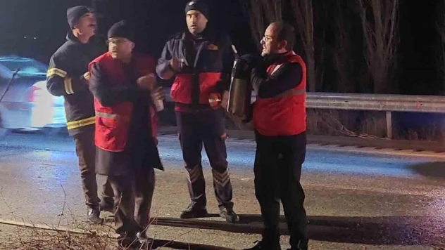 Yolda mahsur kalanlara kumanya yardımı