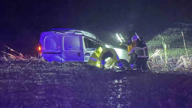 Yoldan çıkan araç tarlaya uçtu