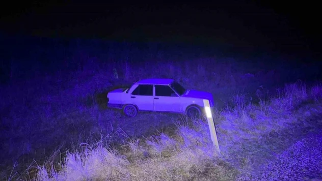 Yoldan çıkan otomobil tarlaya uçtu