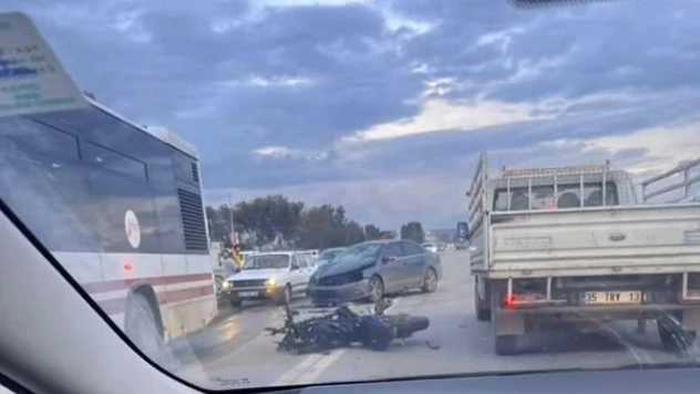 Yolunda giderken kazaya denk gelen motosiklet sürücüsü ağır yaralandı