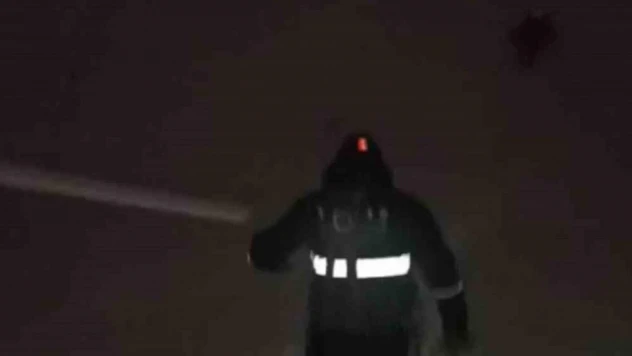 Yüksekova'da ekipler kar, soğuk hava demeden elektrik arızalarını gideriyor