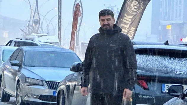 Yüksekova'da önce yağmur ardından kar yağışı başladı