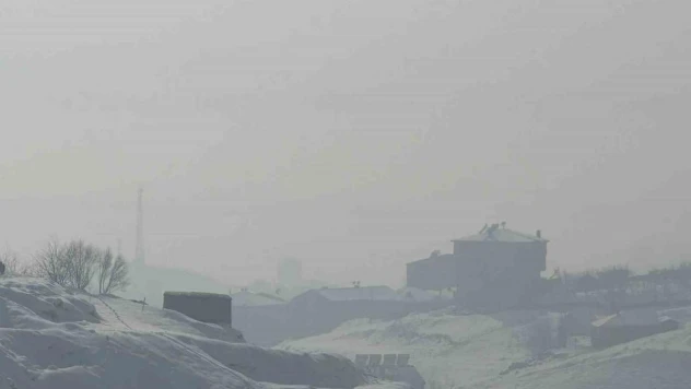 Yüksekova'da yoğun sis uçak seferlerini iptal ettirdi