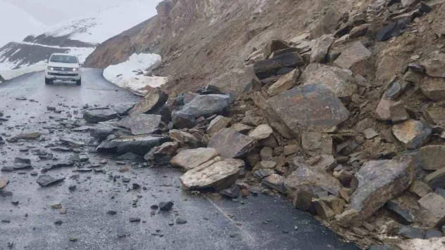 Yüksekova-Dağlıca karayolu ulaşıma kapandı