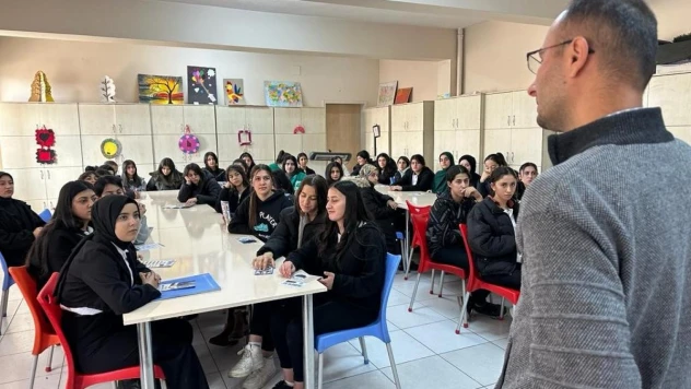 Yüksekovalı öğrenciler dolandırıcılığa karşı bilgilendirildi