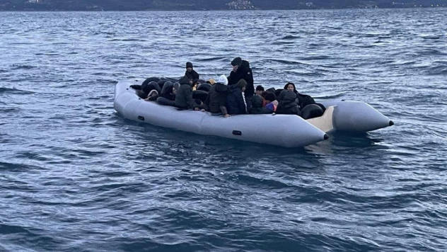 Yunan unsurlarınca ölüme terk edilen 37 kaçak göçmen kurtarıldı