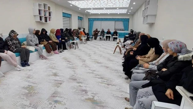 Yurtlarda kalan üniversite öğrencilerine 'İslam'da Şehitlik ve Gazilik' konulu konferans verildi