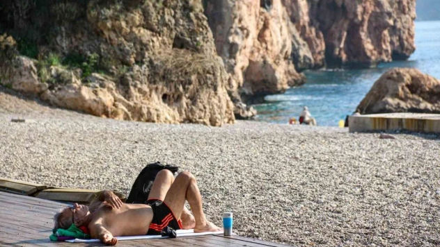 Yurtta kış, Antalya'da yaz aylarını aratmayan görüntü