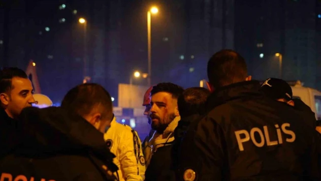 Zeytinburnu E-5 Karayolu'nda feci kaza: 1'i ağır 4 yaralı