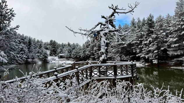 Zigana Dağı'nın eteklerindeki Limni Gölü beyaz gelinliğini giydi
